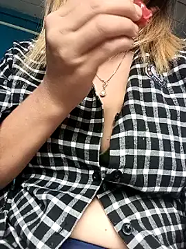 Bristy BigBoobs online show from June 4, 2026, 3:45 am