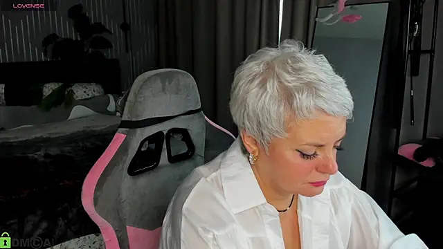 Snapshot of Linda_Zef1r chatting on May 2, 2026, 1:10 am Linda Zef1r online show from May 2, 2026, 1:10 am