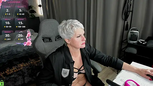 Snapshot of Linda_Zef1r chatting on May 22, 2026, 9:26 am Linda Zef1r online show from May 22, 2026, 9:26 am