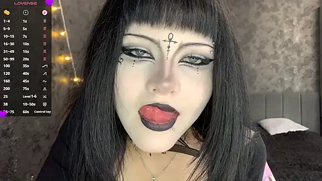 Snapshot of EmilyEmbears chatting on June 12, 2026, 6:34 am EmilyEmbears online show from June 12, 2026, 6:34 am