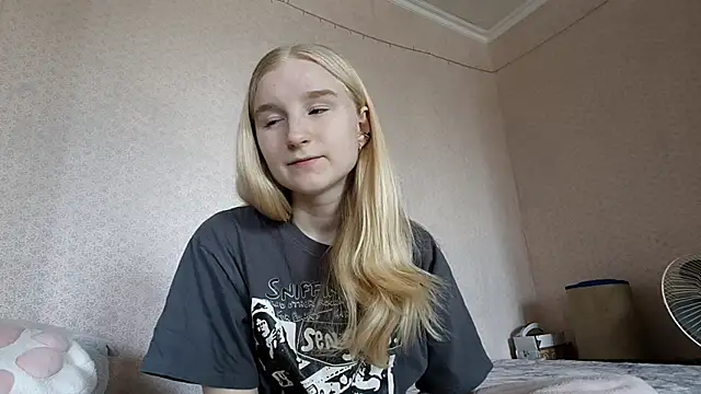 Snapshot of ForwentSeat chatting on April 11, 2026, 7:13 am ForwentSeat online show from April 11, 2026, 7:13 am