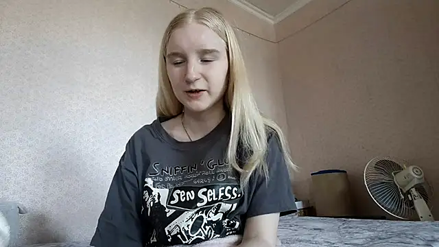 Snapshot of ForwentSeat chatting on April 11, 2026, 7:45 am ForwentSeat online show from April 11, 2026, 7:45 am