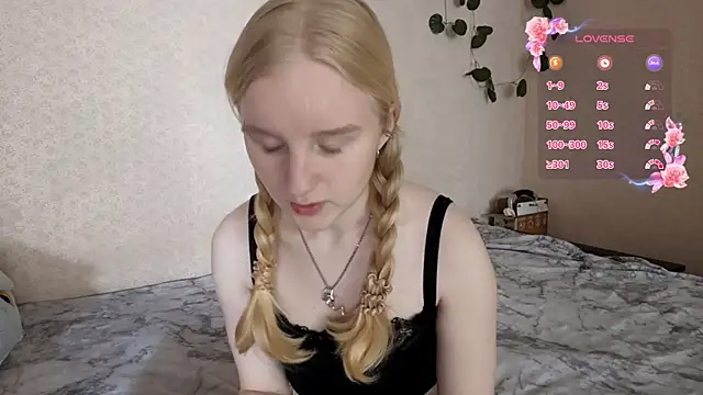 Snapshot of ForwentSeat chatting on May 15, 2026, 7:04 am ForwentSeat online show from May 15, 2026, 7:04 am