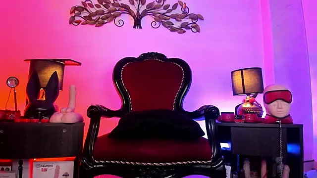 Madamedaphne  online show from July 10, 2026, 4:53 pm