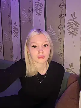 Snapshot of Velunari_ chatting on April 9, 2026, 5:51 am Velunari online show from April 9, 2026, 5:51 am