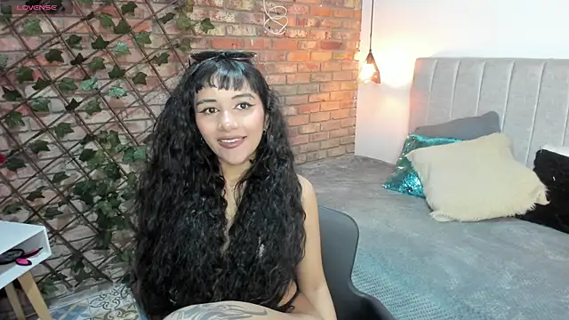Hanna Clark   online show from April 27, 2026, 12:36 pm