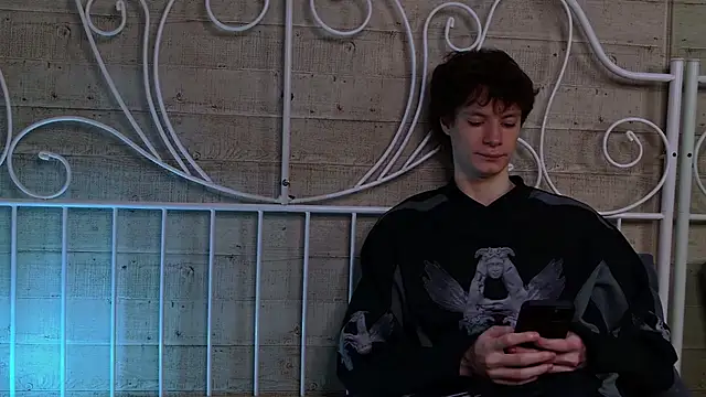 EdwardHogan online show from April 2, 2026, 5:10 pm