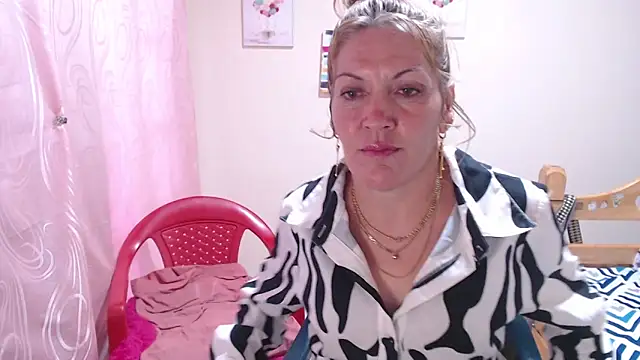 Snapshot of juliachannelhot chatting on May 8, 2026, 10:48 pm juliachannelhot online show from May 8, 2026, 10:48 pm