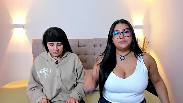 Elisa n Emma online show from April 2, 2026, 7:44 pm