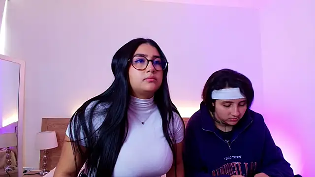 Elisa n Emma online show from April 6, 2026, 7:48 pm