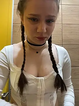 LilMisa online show from April 4, 2026, 5:49 am