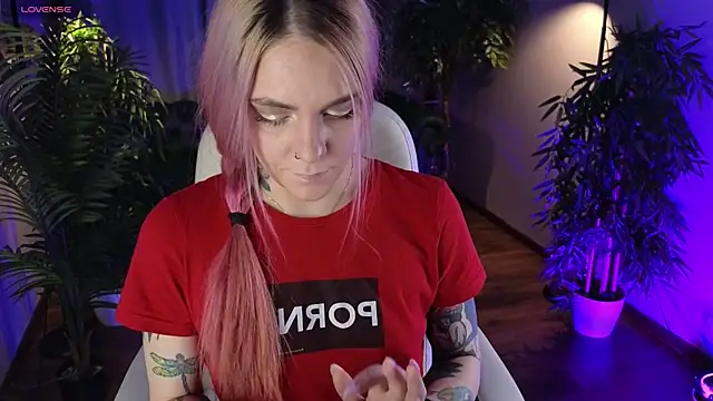 Snapshot of TerryMorris chatting on April 8, 2026, 5:29 am TerryMorris online show from April 8, 2026, 5:29 am