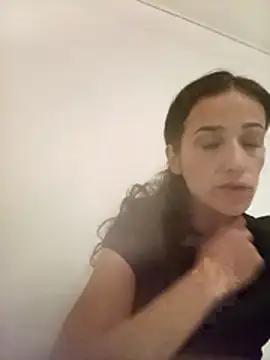 Lolaa92i online show from April 16, 2026, 9:04 pm