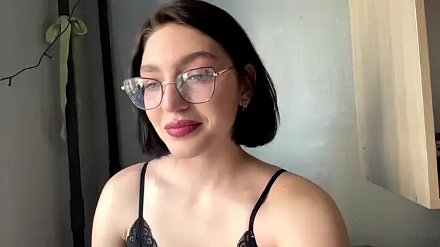 Snapshot of SinfulStarlight chatting on April 4, 2026, 5:27 am SinfulStarlight online show from April 4, 2026, 5:27 am