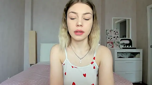 Snapshot of uma_like chatting on April 25, 2026, 9:23 am uma like online show from April 25, 2026, 9:23 am