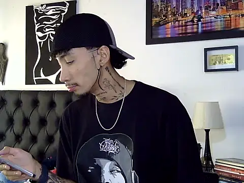 pippe hot22 online show from April 8, 2026, 4:07 pm