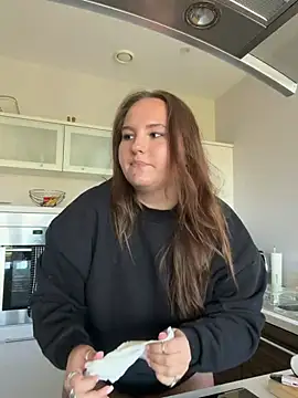 Hollpopss online show from April 24, 2026, 11:12 am