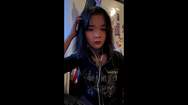 Juliou  online show from April 3, 2026, 1:09 pm