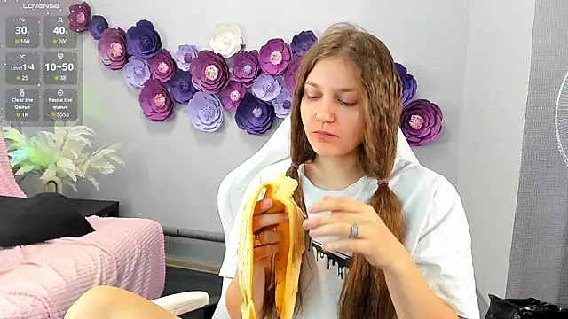 Teeny Girl online show from April 6, 2026, 1:58 am