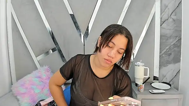 Daphne cuteht online show from April 11, 2026, 1:04 pm