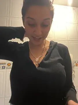 Isabella varella- online show from April 15, 2026, 2:57 pm