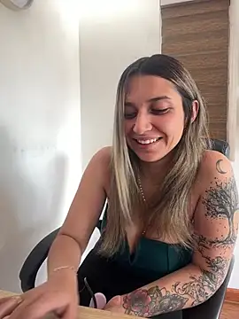 Isabella varella- online show from May 6, 2026, 1:38 pm