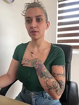 Isabella varella- online show from May 25, 2026, 1:39 pm