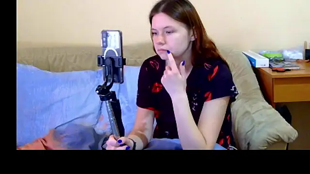 JessicaHolland1 online show from April 7, 2026, 6:36 am