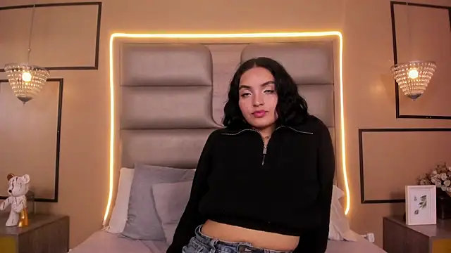 BIANCACOLLINNS online show from April 7, 2026, 8:09 pm