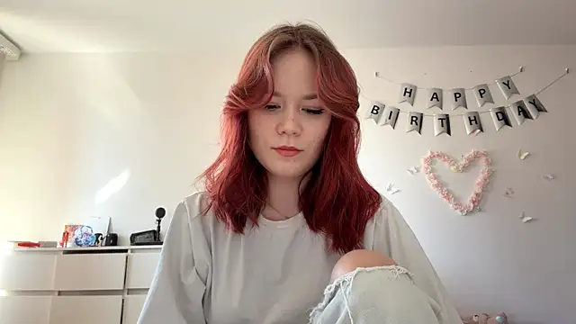 Snapshot of BernieceFender chatting on April 5, 2026, 9:06 am BernieceFender online show from April 5, 2026, 9:06 am