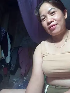 Snapshot of -Luni- chatting on June 25, 2026, 8:46 pm -Luni- online show from June 25, 2026, 8:46 pm