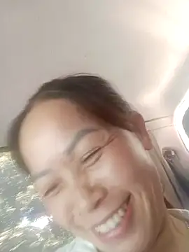 Snapshot of -Luni- chatting on July 26, 2026, 4:53 am -Luni- online show from July 26, 2026, 4:53 am