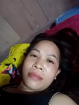 Snapshot of -Luni- chatting on July 27, 2026, 11:01 pm -Luni- online show from July 27, 2026, 11:01 pm