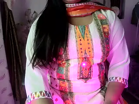 Snapshot of Rani_015 chatting on April 7, 2026, 4:18 pm Rani 015 online show from April 7, 2026, 4:18 pm