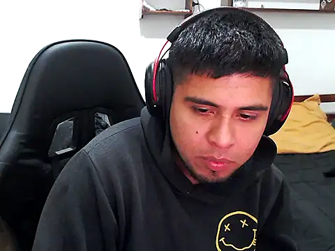 axellrz  online show from April 6, 2026, 2:31 am