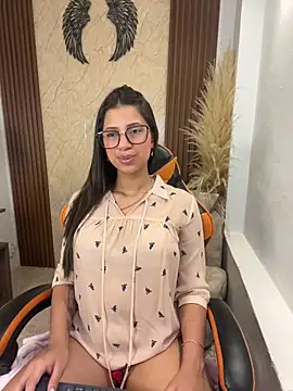 Atiena  online show from June 13, 2026, 7:56 pm