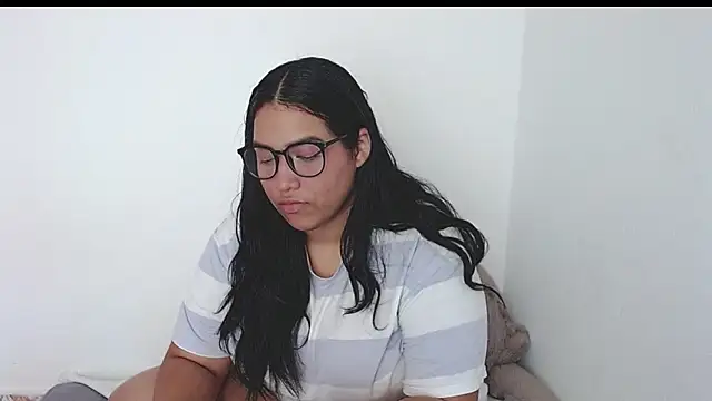 Snapshot of Ivy_moon6 chatting on May 6, 2026, 10:42 am Ivy moon6 online show from May 6, 2026, 10:42 am