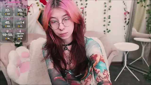 Snapshot of Alice_Nyx chatting on June 13, 2026, 8:40 pm Alice Nyx online show from June 13, 2026, 8:40 pm