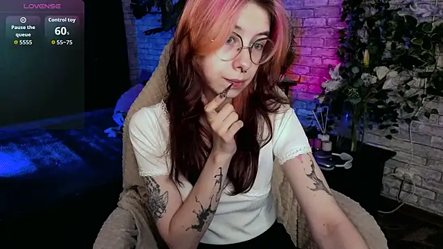 Snapshot of Alice_Nyx chatting on June 23, 2026, 8:40 pm Alice Nyx online show from June 23, 2026, 8:40 pm