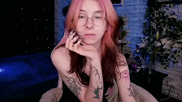 Snapshot of Alice_Nyx chatting on June 26, 2026, 7:40 pm Alice Nyx online show from June 26, 2026, 7:40 pm