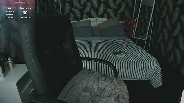 Snapshot of Alice_Nyx chatting on July 26, 2026, 8:49 pm Alice Nyx online show from July 26, 2026, 8:49 pm