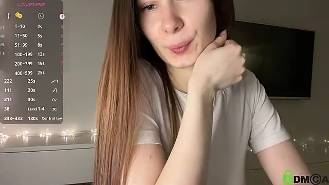 Snapshot of VioletLyn chatting on May 27, 2026, 6:16 pm VioletLyn online show from May 27, 2026, 6:16 pm