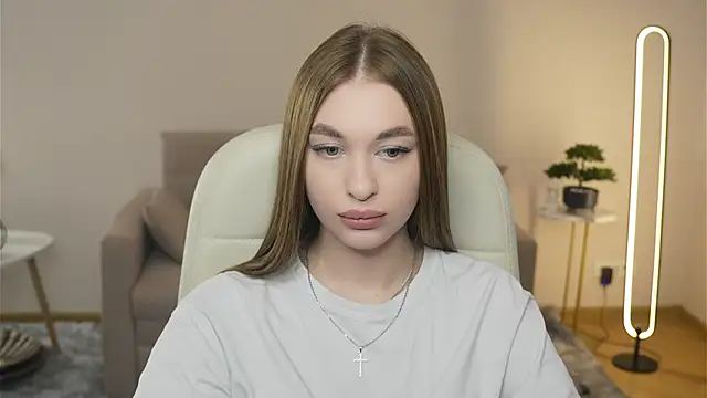 Snapshot of SangVivolo chatting on April 6, 2026, 8:37 am SangVivolo online show from April 6, 2026, 8:37 am