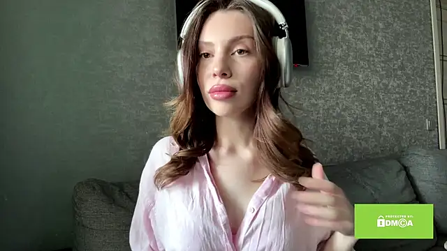 anycamx online show from April 13, 2026, 6:19 am