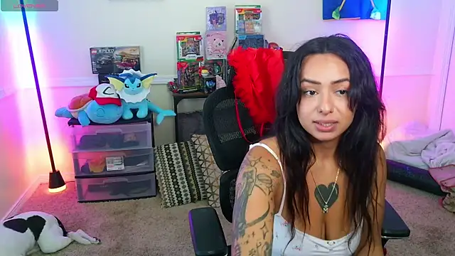 Snapshot of Controllercutie chatting on June 8, 2026, 5:35 pm Controllercutie online show from June 8, 2026, 5:35 pm