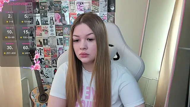 AmeliePeach online show from May 4, 2026, 6:20 am