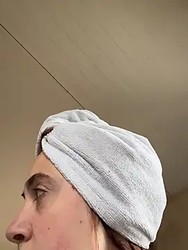 lilocababy online show from April 8, 2026, 1:55 pm