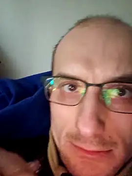 Snapshot of UpbeatXiphias chatting on April 9, 2026, 3:39 pm UpbeatXiphias online show from April 9, 2026, 3:39 pm