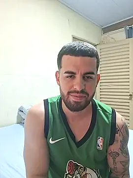 leoxxxgato online show from April 4, 2026, 9:23 pm