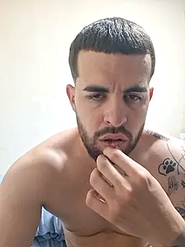 leoxxxgato online show from April 19, 2026, 8:11 pm